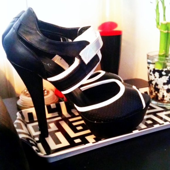 Black / White Uni-Sexy-Unique-Sporty High Heels - Picture 1 of 1